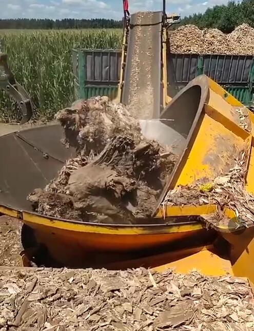 四川攀枝花胡總購買樹根粉碎機生產現場