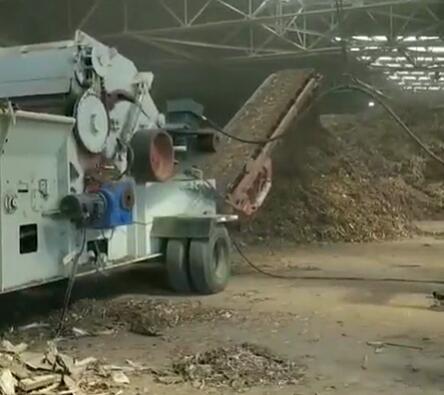 甘（gān）肅馬總購買高鴻機械模板破碎機（jī）生產現場