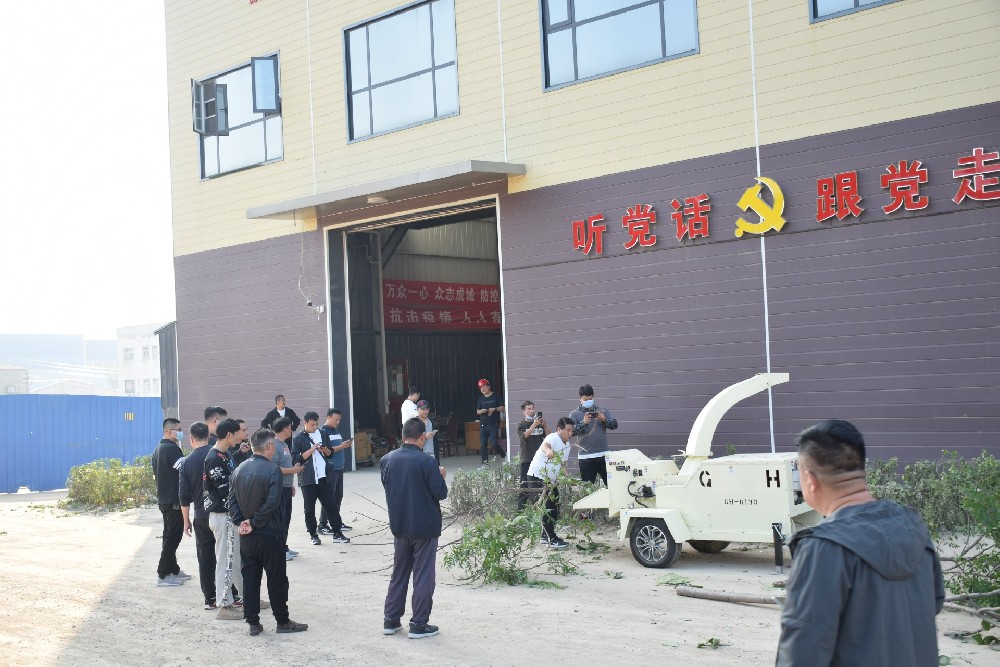 柴油（yóu）移動樹枝粉碎機